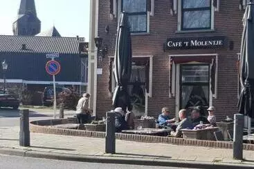 ベッドアンドブレックファースト Bb De Hinker