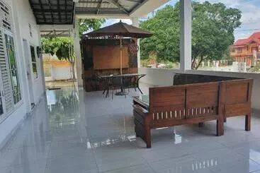 Hotel Oyo 91077 Losmen Bunda Arema