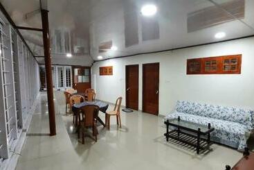 Bed and Breakfast Honey Bee Home Stay