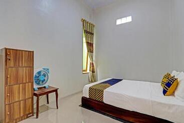 Szálloda Spot On 91054 Desa Wisata Budaya Kebondalem Kidul