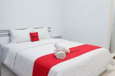 ホテル Reddoorz Syariah Near Tanjung Karang Beach Mataram