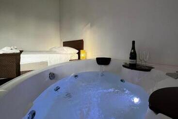 膳宿费 Habitat Luxury Suites