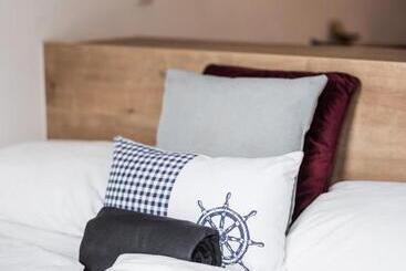 هتل آپارتمان Myquartier Central City Suites