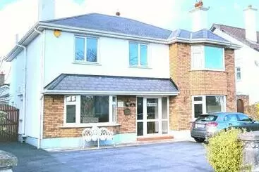 پانسیون Avalon House