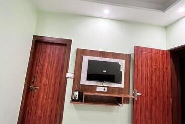 هتل D Socialz Hostel