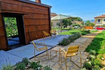 Garage47 Storica Officina Meccanica Loft B&b In Pienza