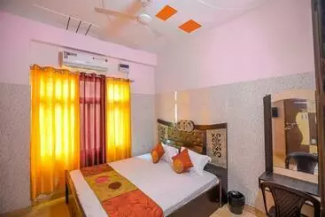 Pension Anand Varsha Luxury Stays