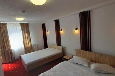 ホテル Pensiunea Montan Din Bran,sat Simon Spa Indoor