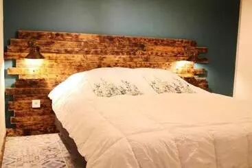 Aamiaismajoitus (B&B) V&spa 2 Chambres D Hôtes Avec Spa Privatif Dont Une Avec Un Sauna
