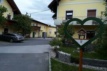 Bed and Breakfast Obsthof Glück