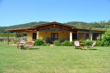 Hotelli Pian Di Rocca Country