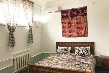 Pension Guest House Ikathouse