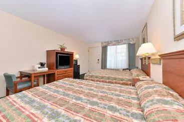 Отель Tower Inn And Suites Of Guilford / Madison