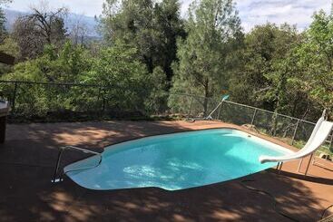 Шале Mountain Trail Lodge And Vacation Rentals