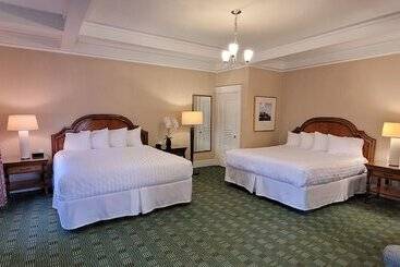 مُتل Butterfly Grove Inn