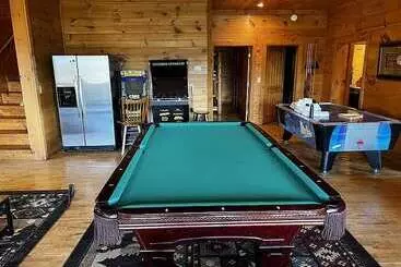 Mökkimajoitus Cabin Fever Lodge #750