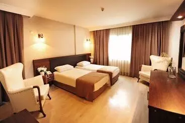 üstün Otel Alsancak