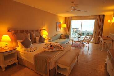 هتل Andriake Beach Club