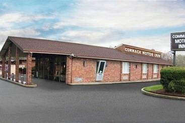 מוטל Commack Inn