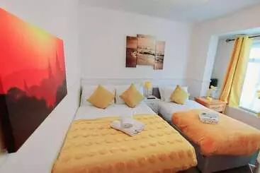 Residenza Gilling Villa Remarkable 4 Bed House In Gillingham