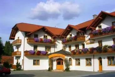 Bed and Breakfast Dorfpension Monika