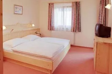 ペンション Hemetsberger