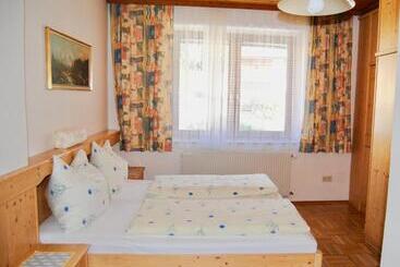 민박 Frühstückspension Kirchenwirt