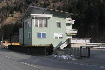 ホテル Ferienwohnung Wohlfarter