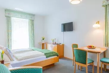 ペンション Garni Weberhäusl