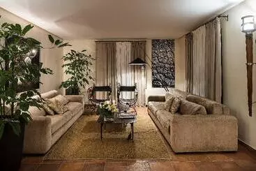 Отель Donna Carmela Resort & Lodges