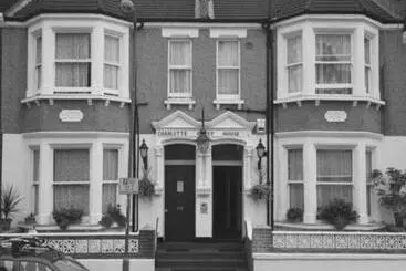 Pensió Charlotte Guest House