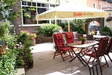 בית מלון כפרי Haus Hohenzollern & Haus Ambiente