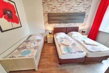 Komfort Ferienwohnungen Zwenkauer See