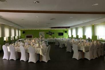 ホテル Feriendorf Waldfrieden