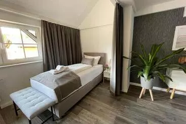 Отель Zur Altstadt   Am Fuße Der Osterburg Gaststätte, Pension, Fewo