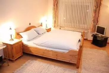 بنسيون Zum Lindenbaum