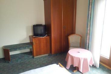 Majatalo Gasthof Zum Waldhorn