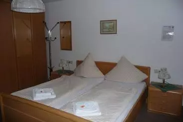 호텔 Wengerterstube & Gästezimmer Kern