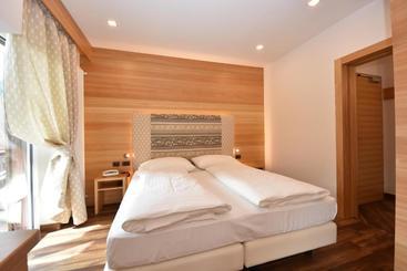 בית מלון כפרי Belvedere Dolomites Flower