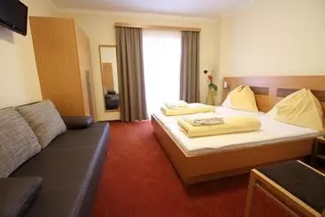 Hotelli Panoramadorf Saualpe