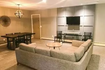 فندق على الطريق Inn At The Alpine