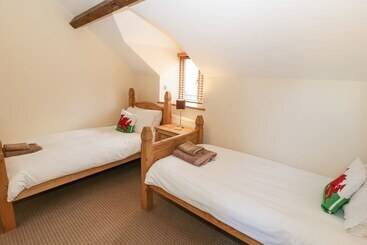 קוטג'' 2 Hwyrfryn Stables