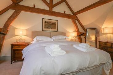 Сельский дом Buckholt Stables