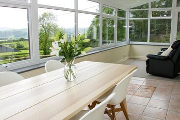 קוטג'' Caesamson