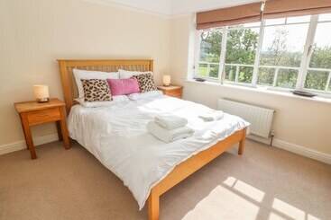 بيت ريفى Eskholme Lodge