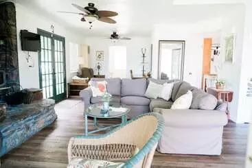 Hillside Cottage Retreat