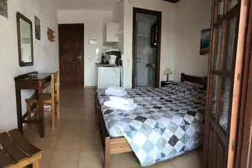 پانسیون Villa Perris Studios