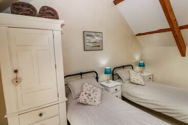 1 Mill Farm Cottages