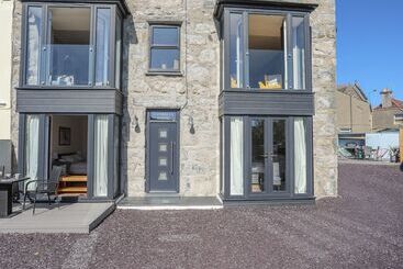 Mökkimajoitus Cambrian House