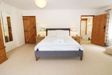 Mökkimajoitus Felin